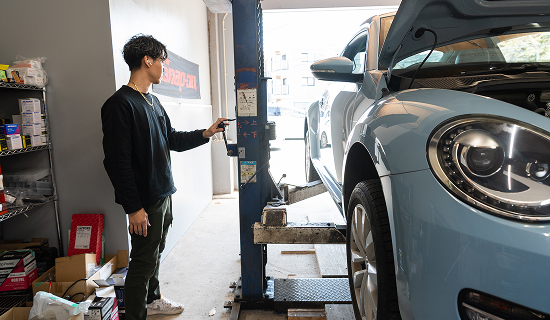 選ばれる理由#1 「輸入車の整備・点検も<p> お任せください</p>」